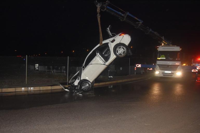 İzmirde otomobil, çaya uçtu; Kırgız kadın öldü, 1i Ukraynalı 3 yaralı