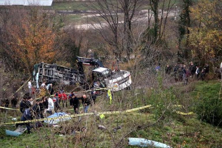 Zonguldakta öğrenci servisi tepeden yuvarlandı: 1 ölü, 18 yaralı