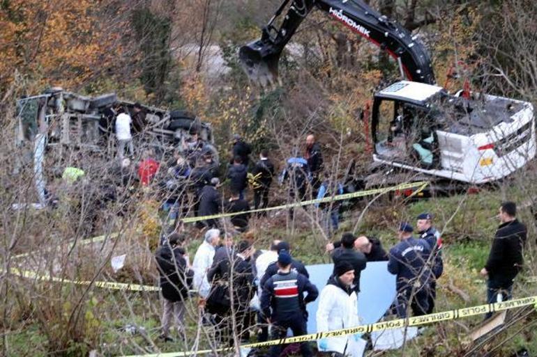 Zonguldakta öğrenci servisi tepeden yuvarlandı: 1 ölü, 18 yaralı