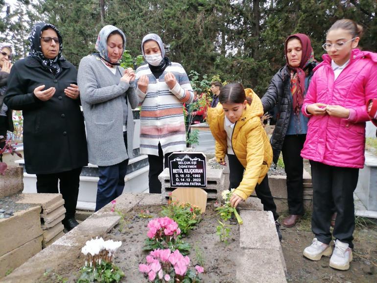 Kanser tedavisi gören Betül öğretmen, hayatını kaybetti