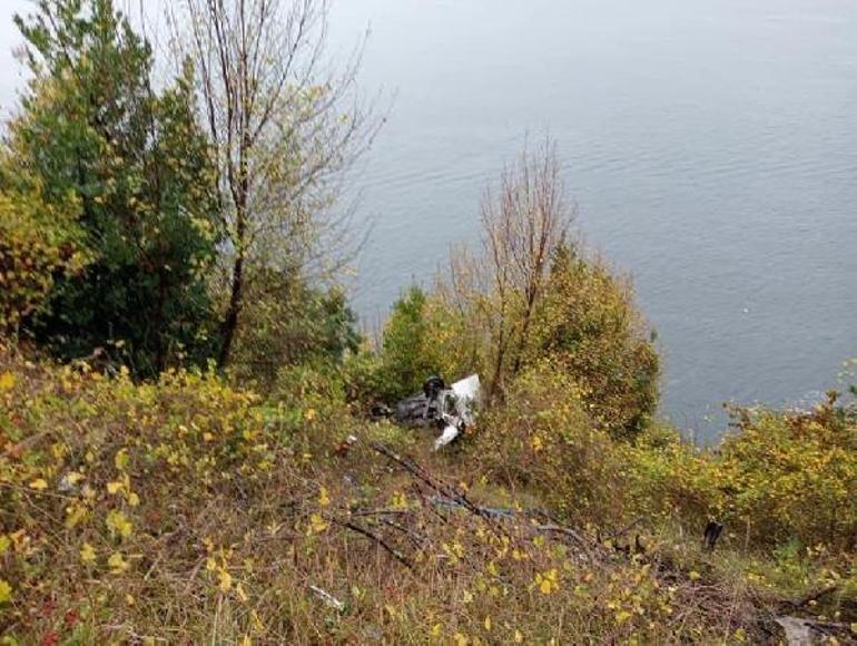 Otomobil, uçuruma yuvarlandı: 2 yaralı