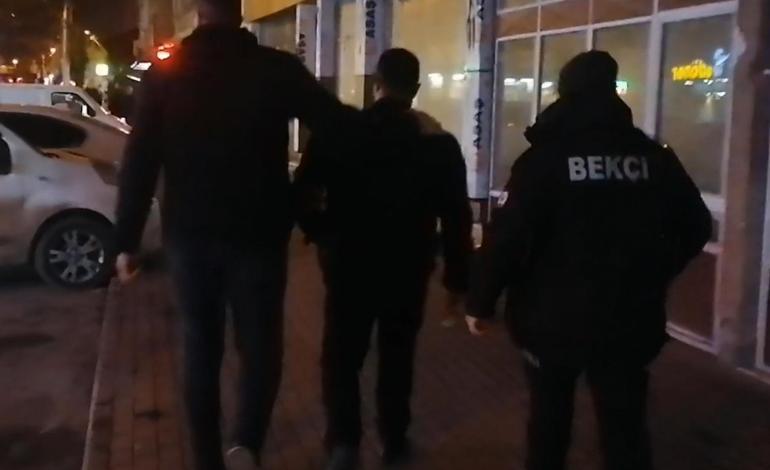 Kafede kendisine baktı, diye silah kabzasıyla başından yaralamış