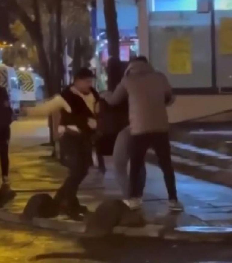 Sancaktepede tekmeli yumruklu kavga kamerada