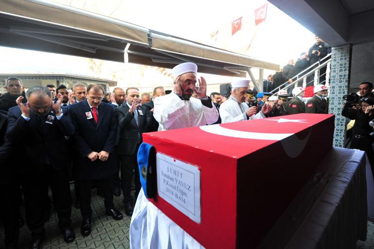 Pençe-Kilit şehidi Üsteğmen Yavuz, toprağa verildi