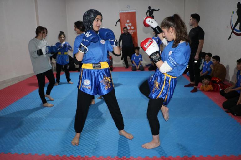 Yüksekovalı kızlar wushu ile kendilerini savunmayı öğreniyor