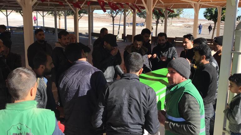 Şanlıurfa’da, kazada ölen göçmenlerin cenazeleri yakınlarına teslim ediliyor