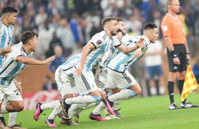Şampiyon Arjantin kupasını aldı