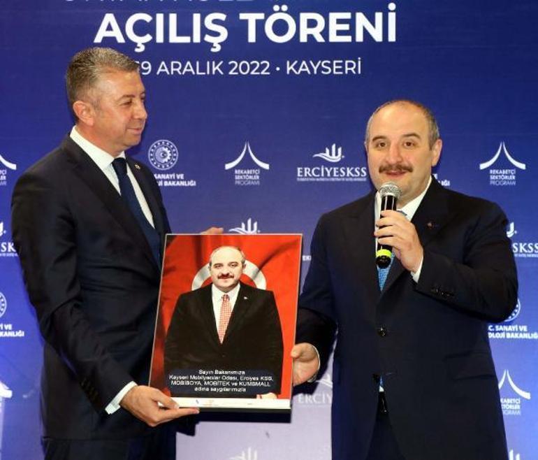 Bakan Varank: Belediye başkanı ceza aldığı için neredeyse göbek atacak