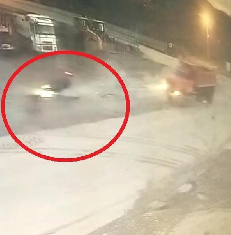 Motosikletteki öğretmenin öldüğü, arkadaşının yaralandığı kaza kamerada