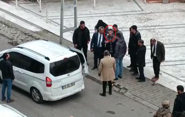 Kaçak elektrik kontrolüne gelen enerji şirketi çalışanlarını rehin aldı