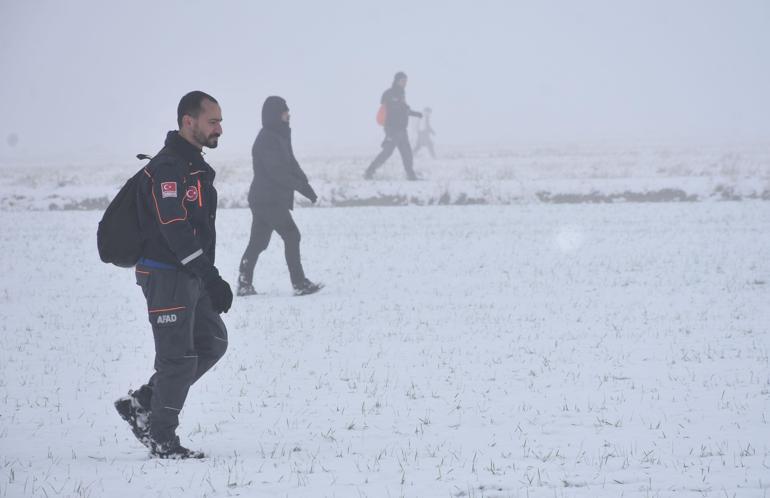 Kayıp kadın için sis etkili arazide arama