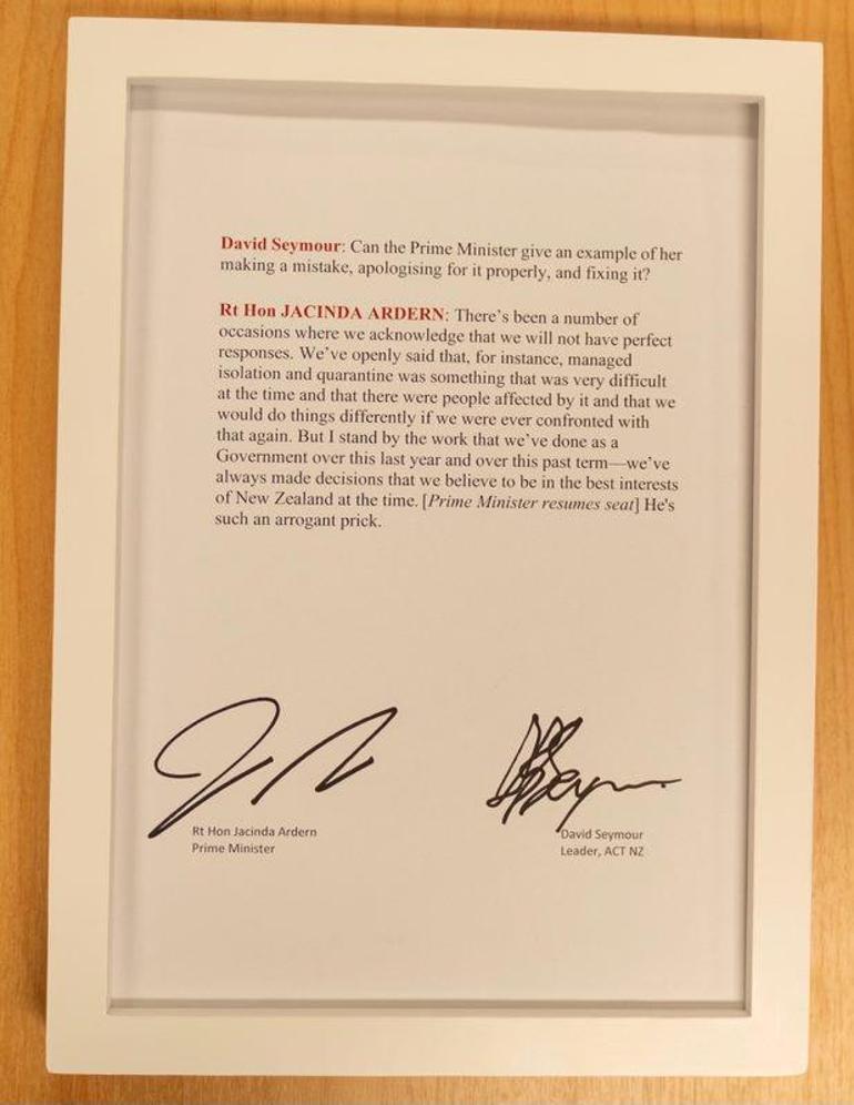 Yeni Zelanda Başbakanı Ardern’in sözlü hakareti açık arttırmada satılıyor