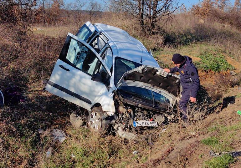 Bursada kaza: Araçtan fırlayan 5 yaşındaki Azra ile birlikte 4 yaralı