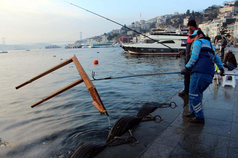 Bebekte çöken iskeleden denize düşenlerin eşyalarını dalgıç çıkardı