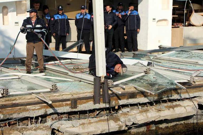 Bebekte çöken iskele söküldü