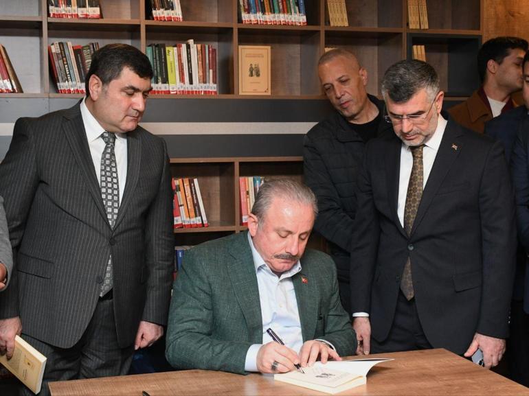 Mustafa Şentop Sultanbeylide kütüphane açılışına katıldı