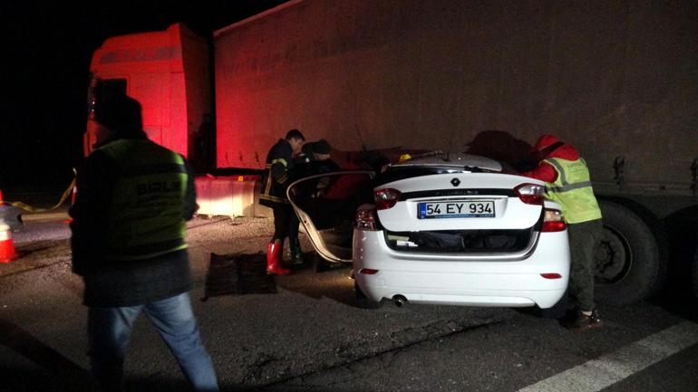 Yasak noktadan dönüş yapan TIRa çarpan otomobilin sürücüsü öldü