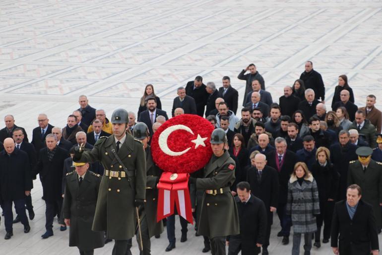 İsmet İnönü, mezarı başında anıldı