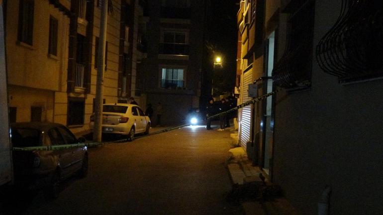 İzmirde kıskançlık vahşeti; Kız arkadaşını önce tabanca ile vurdu ardından bıçaklayarak öldürdü