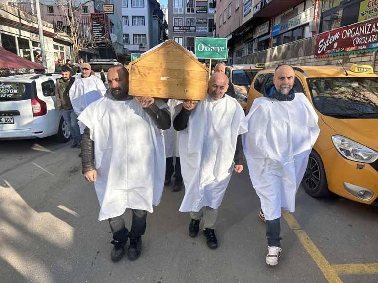 Tuncelide çöp tesisine karşı çıkan köylülerden kefenli- tabutlu protesto