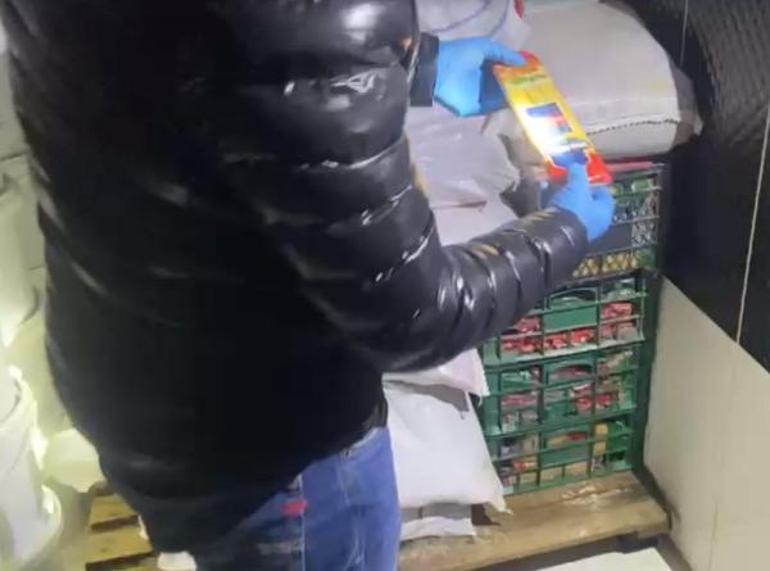 2 hafta içinde 2 kez tonlarca merdiven altı üretim salçayla yakalandı