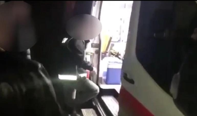 Özel ambulansta 3 bin 200 kaçak ilaç ele geçirildi