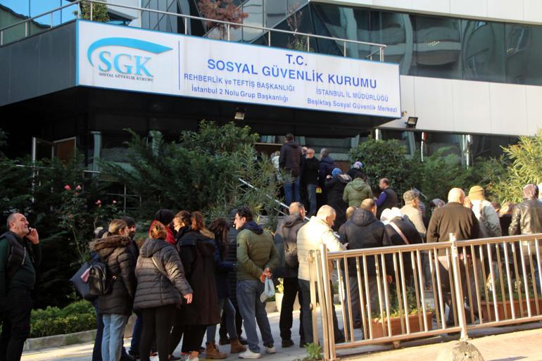 İstanbulda SGK müdürlükleri önünde EYT yoğunluğu