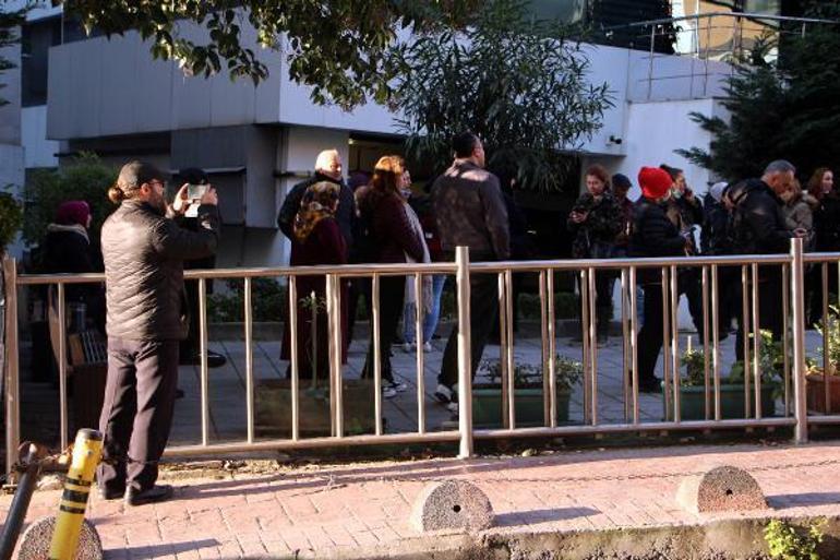 İstanbulda SGK müdürlükleri önünde EYT yoğunluğu