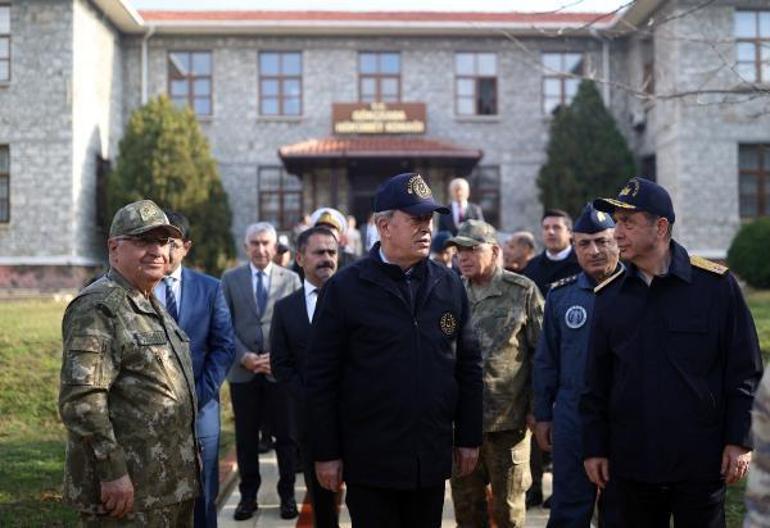 Bakan Akar ve beraberindeki TSK komuta kademesi Gökçeadada