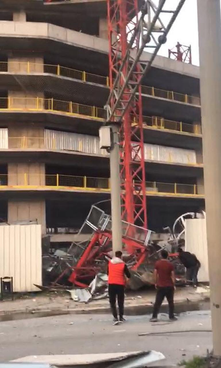 İzmirde otel inşaatında vinç devrildi: 6 ölü, 2 yaralı