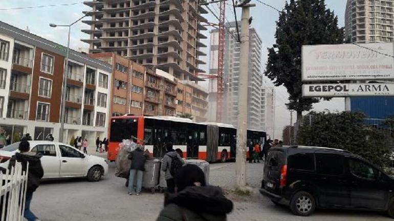 İzmirde otel inşaatında vinç devrildi: 6 ölü, 2 yaralı