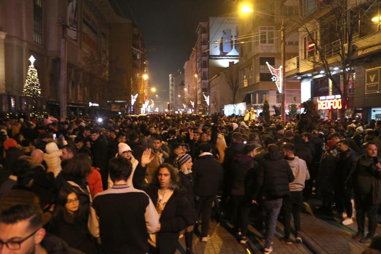 Türkiye yeni yıla coşkuyla girdi İşte yurttan yeni yıl kutlamaları