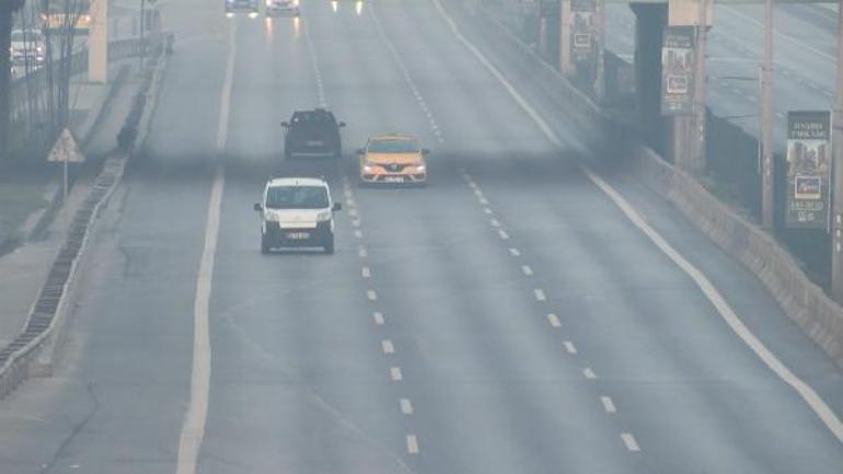 Yılın ilk günü İstanbulda yollar boş kaldı