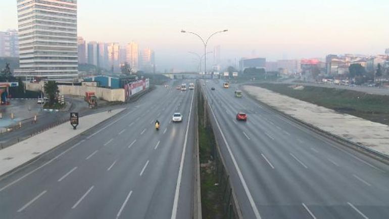 Yılın ilk günü İstanbulda yollar boş kaldı