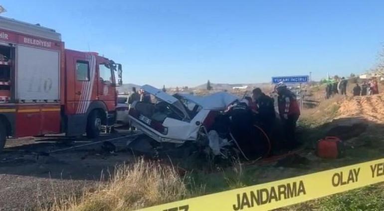 Şanlıurfada 2 otomobilin çarpıştığı kazada anne- baba ve 4 yaşındaki kızları öldü