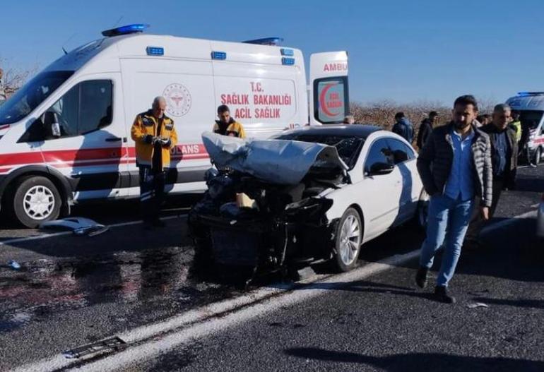 Şanlıurfada 2 otomobilin çarpıştığı kazada anne- baba ve 4 yaşındaki kızları öldü