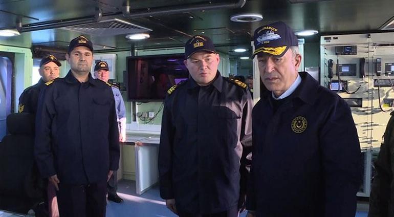 Bakan Akardan Türkiyenin en büyük savaş gemisi TCG Anadoluya ziyaret