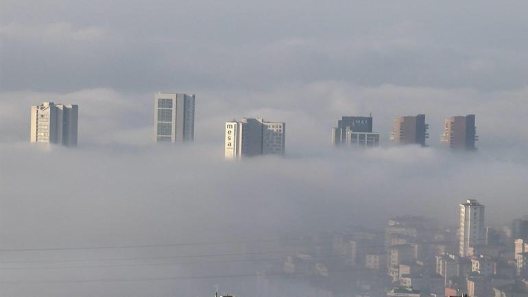 Kartal ve Pendikte gökdelenler sisten kayboldu