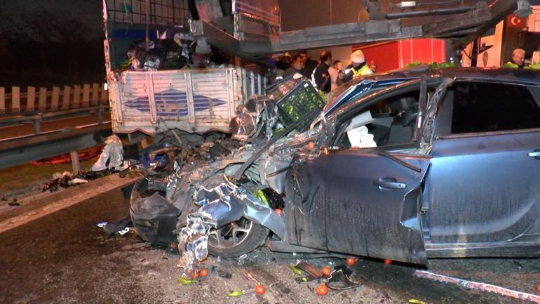 Bayrampaşa TEM Bağlantı Yolunda otomobil kamyonete çarptı: 6 yaralı