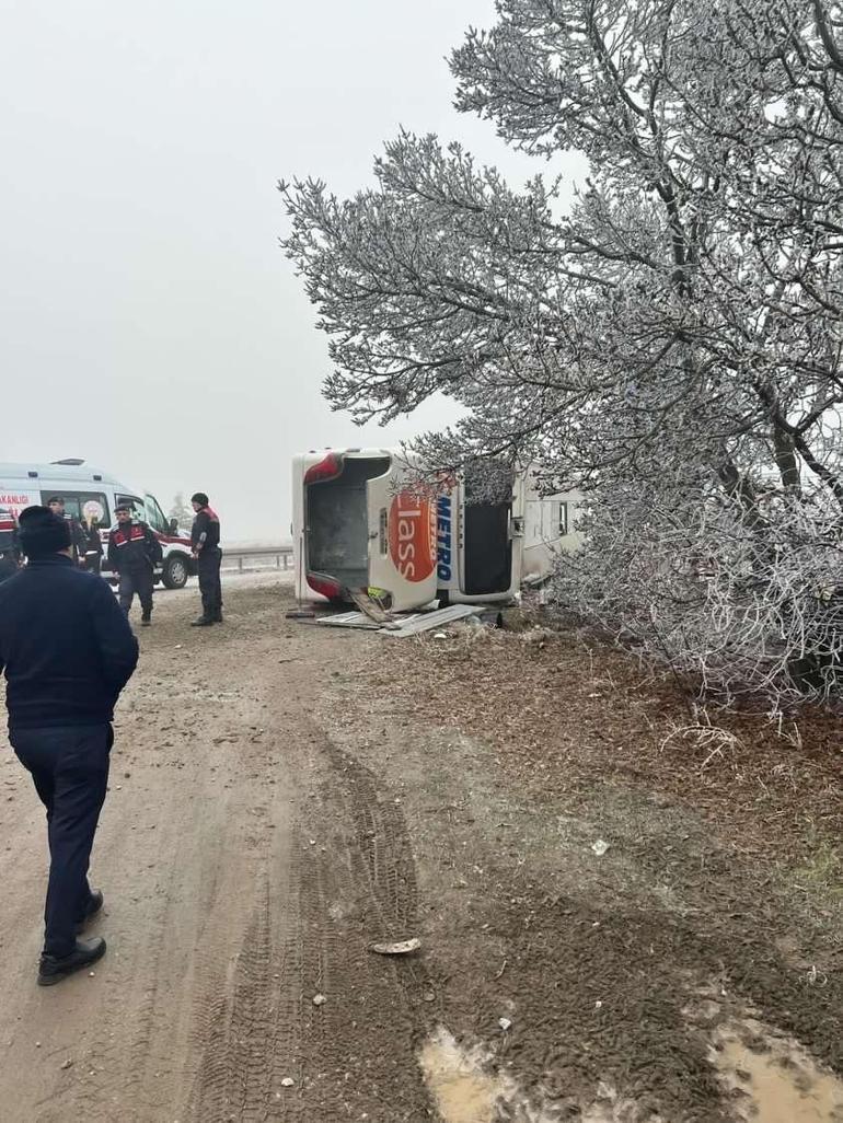 Ankarada yolcu otobüsü devrildi: 8 yaralı