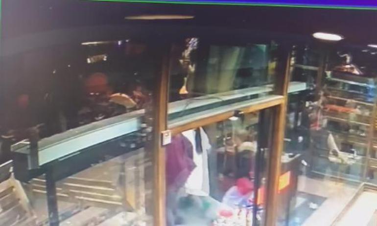 Mekan çıkışı otomobilini bulamayan Diagne fırına sığındı