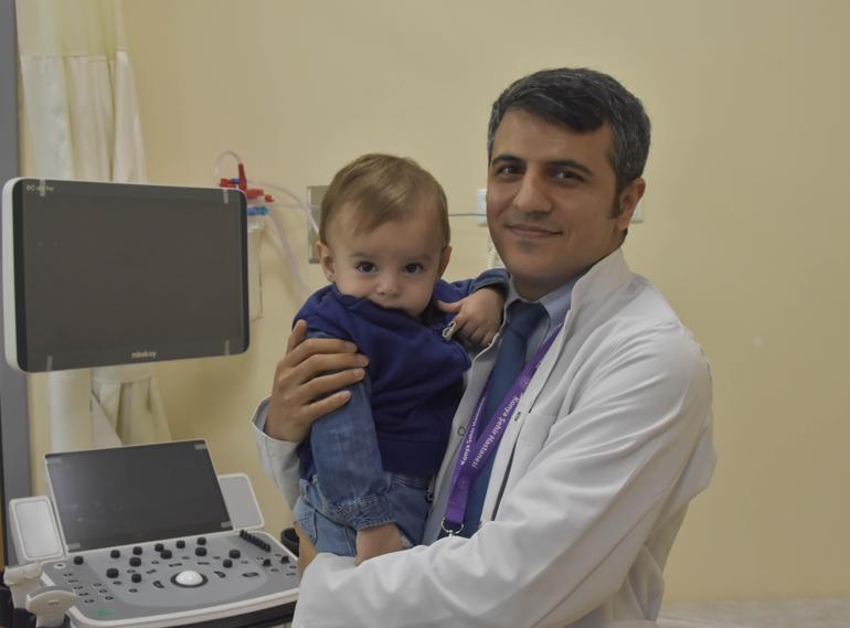 14 aylık Göktürkün böbreğinden 40 taş çıkarıldı