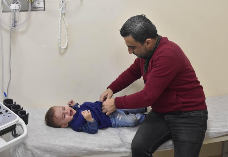 14 aylık Göktürkün böbreğinden 40 taş çıkarıldı