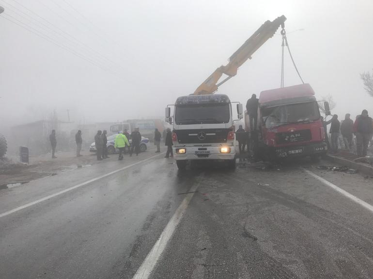 Sis zincirleme kazaya neden oldu: 20 yaralı