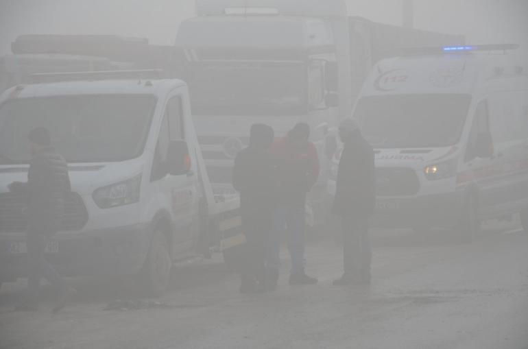 Sis zincirleme kazaya neden oldu: 20 yaralı