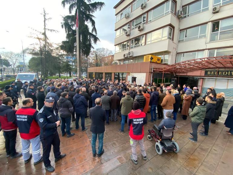 Arızalanan otomobili iterken cipin çarptığı baba-oğul toprağa verildi