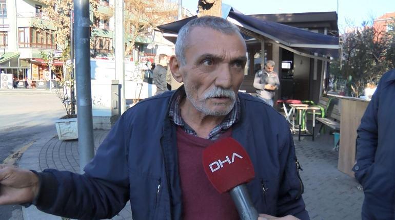 Taksi durağına zarar veren kişiyi dövüp, polise teslim ettiler