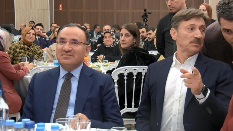 Bakan Bozdağ: 6lı masa cumhurbaşkanı adayı değil özel kalem müdürü arıyor