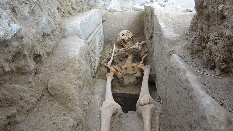 Tarihi Kadıkalesi kazılarında kadın iskeleti bulundu
