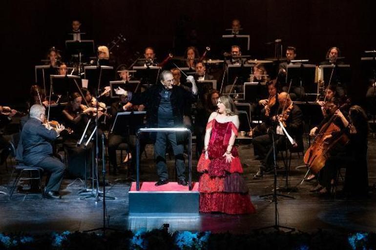 Ali Poyrazoğlu İstanbul Devlet Opera ve Balesi Orkestrasını yönetti